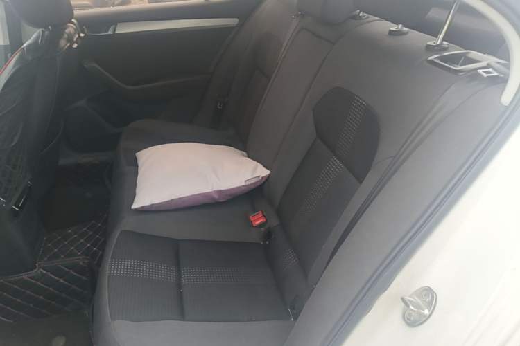 Used Skoda Superb 2016 TSI280 Manual Front-Drive Version Left Rear Seat