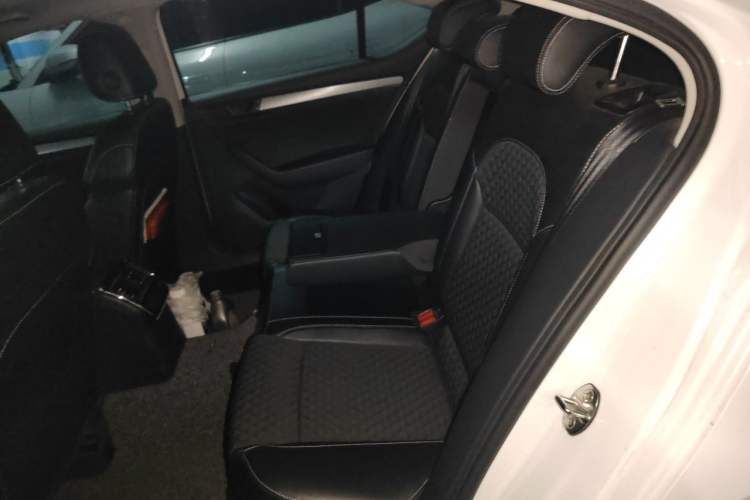 Used Skoda Superb 2016 TSI330 DSG Innovation Edition Left Rear Seat
