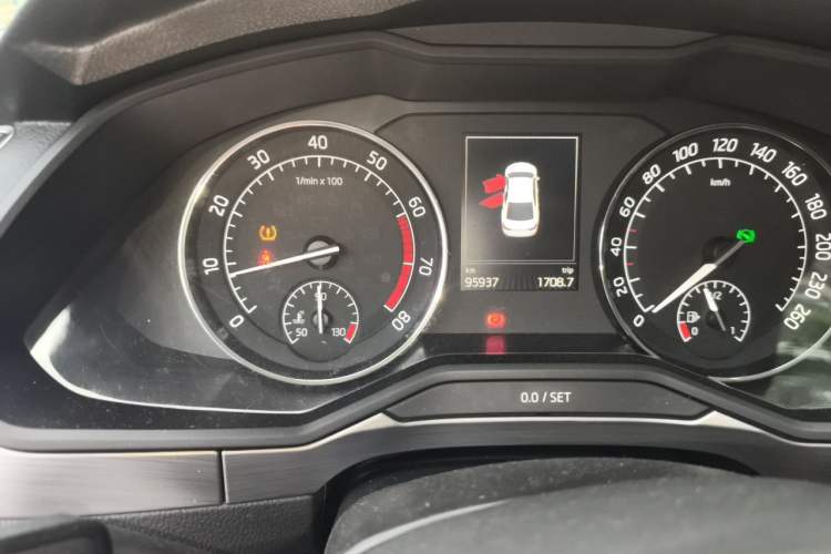 Used Skoda Superb 2016 TSI280 DSG Innovation Edition Odometer Close Up