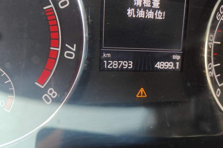 Used Skoda Superb 2016 TSI330 DSG Innovation Edition Odometer Close Up