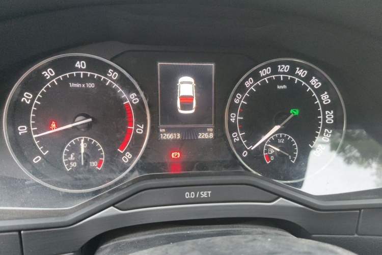 Used Skoda Superb 2016 TSI330 DSG Innovation Edition Odometer Close Up