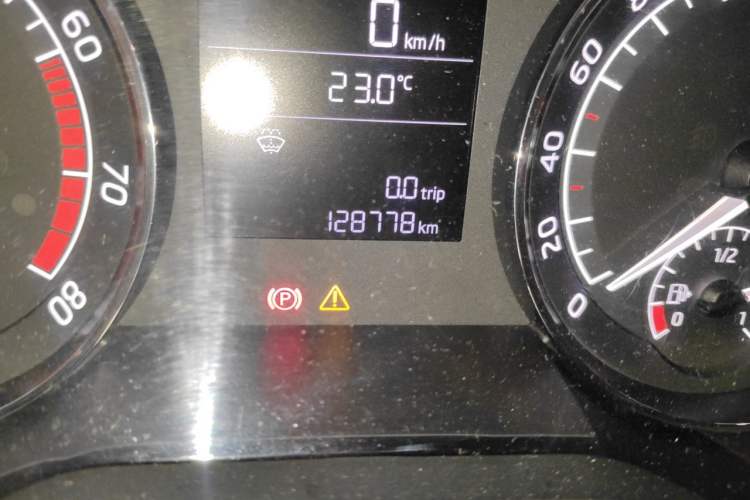 Used Skoda Superb 2016 TSI280 DSG Advanced Edition Odometer Close Up