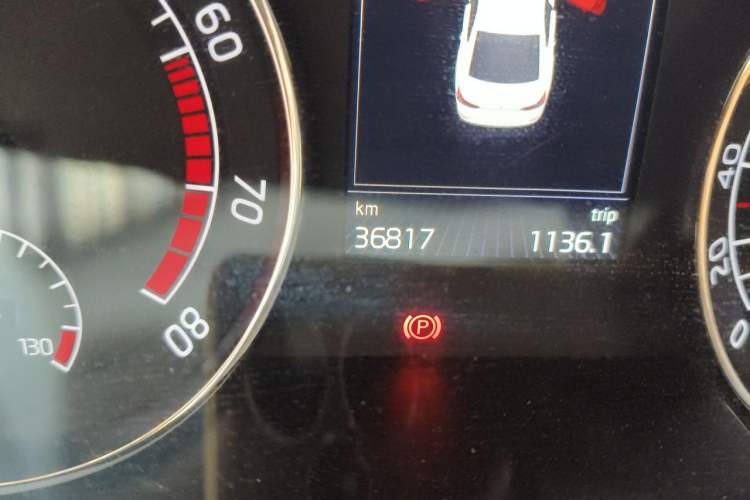 Used Skoda Superb 2016 TSI330 DSG Innovation Edition Odometer Close Up