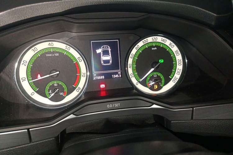 Used Skoda Superb 2016 TSI330 DSG Innovation Edition Odometer Close Up