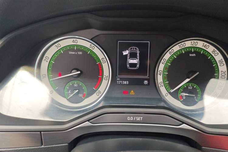 Used Skoda Superb 2016 TSI280 DSG Innovation Edition Odometer Close Up
