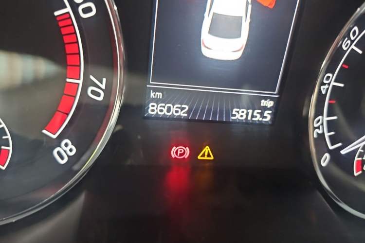 Used Skoda Superb 2016 TSI280 DSG Advanced Edition Odometer Close Up