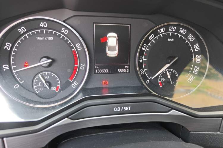 Used Skoda Superb 2016 TSI330 DSG Innovation Edition Odometer Close Up