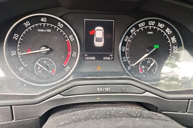 Used Skoda Superb 2016 TSI280 DSG Innovation Edition Odometer Close Up