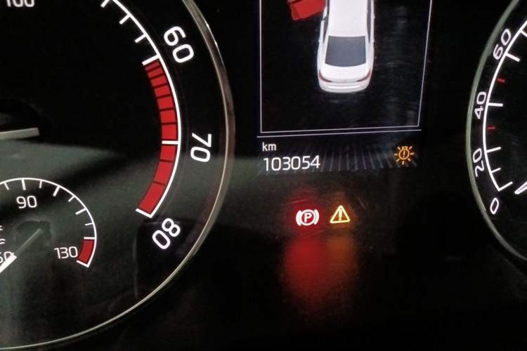 Used Skoda Superb 2016 TSI330 DSG Smart Drive Edition Odometer Close Up