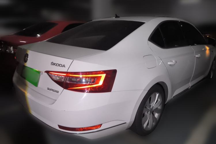 Used Skoda Superb 2016 TSI280 DSG Innovation Edition Rear Right 45 Deg