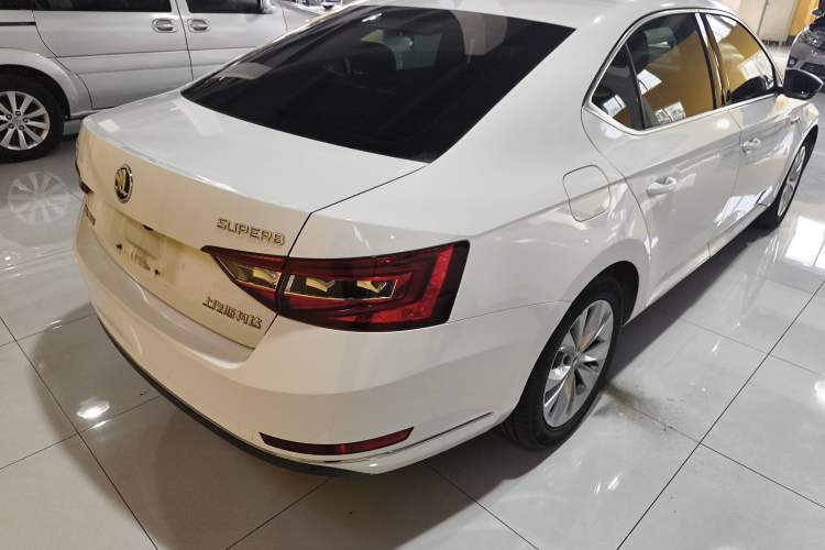 Used Skoda Superb 2016 TSI280 DSG Innovation Edition Rear Right 45 Deg
