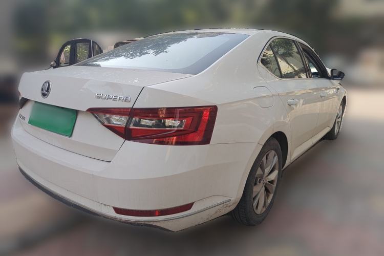 Used Skoda Superb 2016 TSI330 DSG Innovation Edition Rear Right 45 Deg