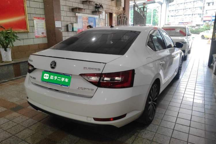 Used Skoda Superb 2016 TSI280 DSG Advanced Edition Rear Right 45 Deg