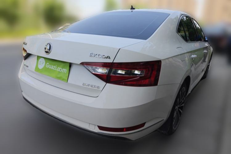 Used Skoda Superb 2016 TSI330 DSG Innovation Edition Rear Right 45 Deg