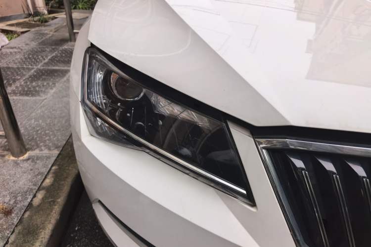 Used Skoda Superb 2016 TSI280 DSG Innovation Edition Right Front Headlight