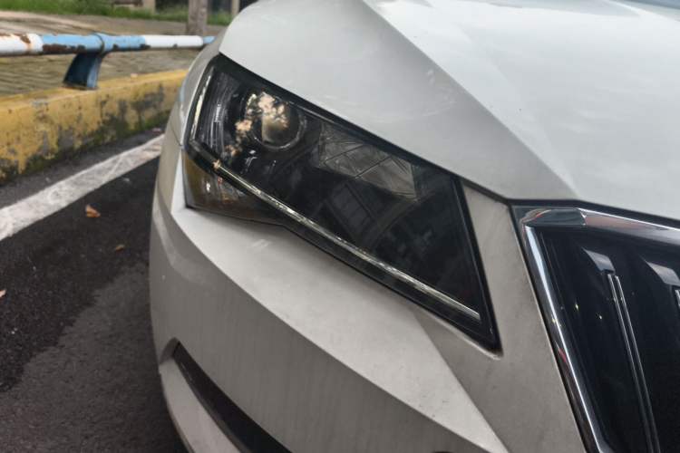 Used Skoda Superb 2016 TSI280 DSG Innovation Edition Right Front Headlight