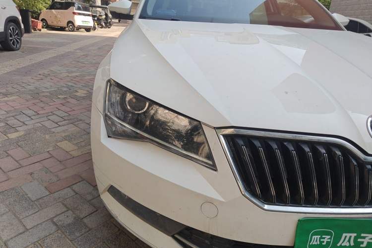 Used Skoda Superb 2016 TSI330 DSG Innovation Edition Right Front Headlight