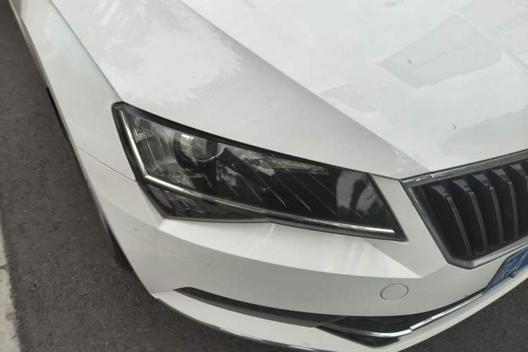 Used Skoda Superb 2016 TSI330 DSG Innovation Edition Right Front Headlight