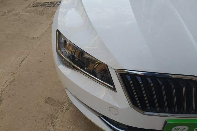Used Skoda Superb 2016 TSI330 DSG Innovation Edition Right Front Headlight