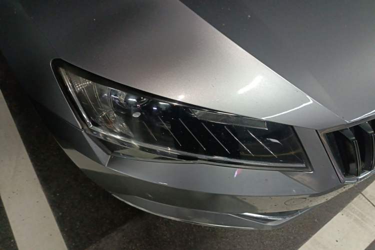 Used Skoda Superb 2016 TSI330 DSG Innovation Edition Right Front Headlight