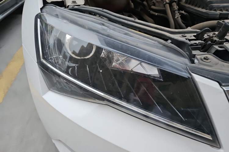 Used Skoda Superb 2016 TSI280 DSG Advanced Edition Right Front Headlight