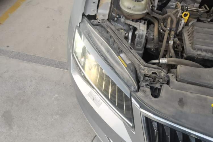 Used Skoda Superb 2016 TSI280 DSG Innovation Edition Right Front Headlight