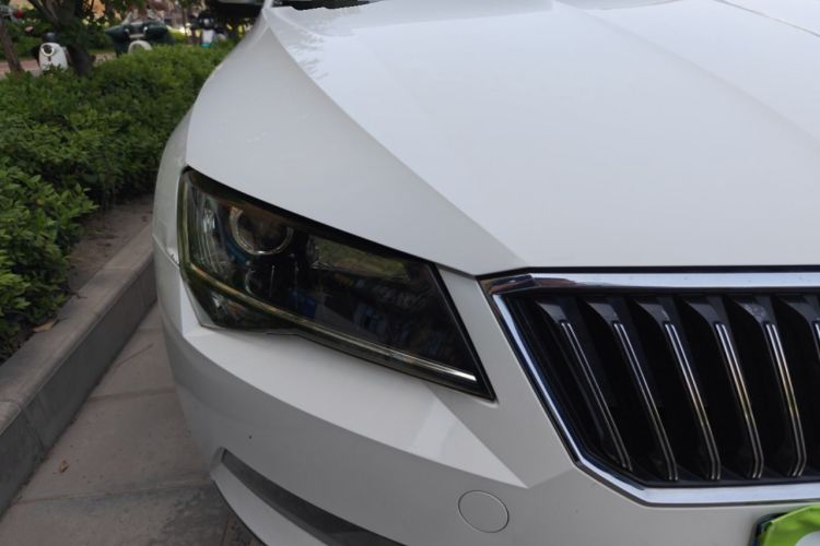 Used Skoda Superb 2016 TSI330 DSG Innovation Edition Right Front Headlight