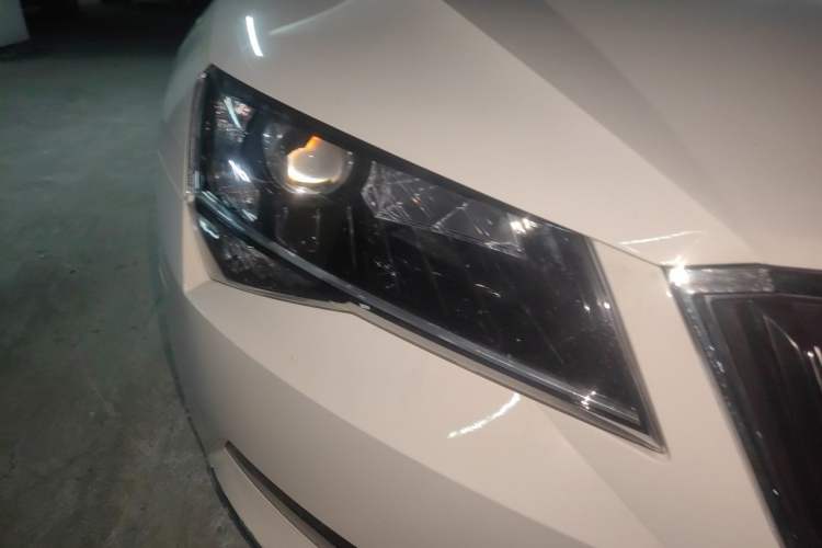 Used Skoda Superb 2016 TSI330 DSG Innovation Edition Right Front Headlight