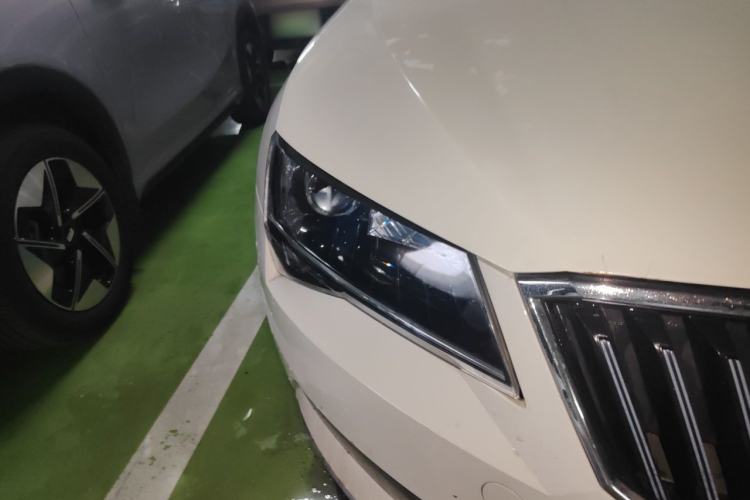Used Skoda Superb 2016 TSI330 DSG Innovation Edition Right Front Headlight