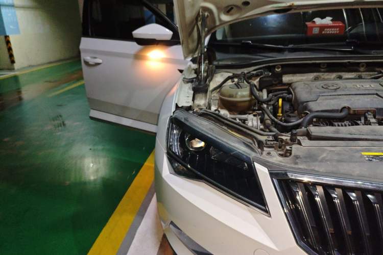 Used Skoda Superb 2016 TSI330 DSG Innovation Edition Right Front Headlight