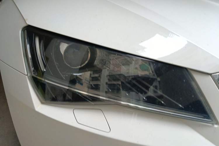 Used Skoda Superb 2016 TSI330 DSG Smart Drive Edition Right Front Headlight