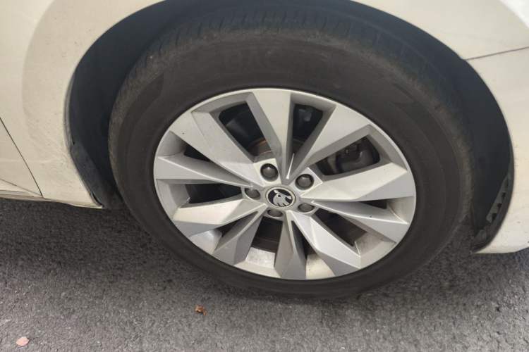 Used Skoda Superb 2016 TSI280 DSG Innovation Edition Right Front Wheel Hub