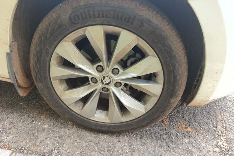 Used Skoda Superb 2016 TSI280 DSG Innovation Edition Right Front Wheel Hub
