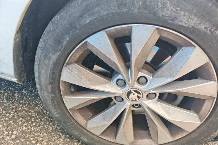 Used Skoda Superb 2016 TSI280 DSG Innovation Edition Right Front Wheel Hub