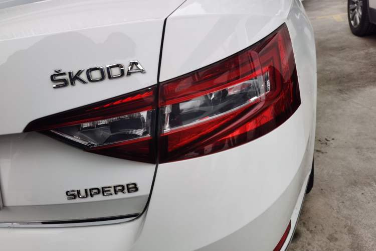 Used Skoda Superb 2016 TSI330 DSG Smart Drive Edition Right Rear Taillight