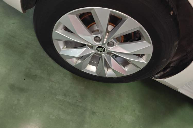 Used Skoda Superb 2016 TSI280 DSG Innovation Edition Right Rear Wheel Hub