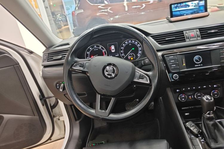 Used Skoda Superb 2016 TSI330 DSG Smart Drive Edition Steering Wheel