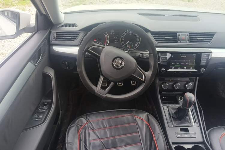 Used Skoda Superb 2016 TSI280 Manual Front-Drive Version Steering Wheel