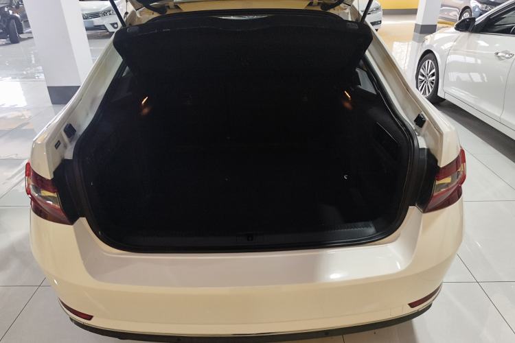 Used Skoda Superb 2016 TSI280 DSG Innovation Edition Trunk
