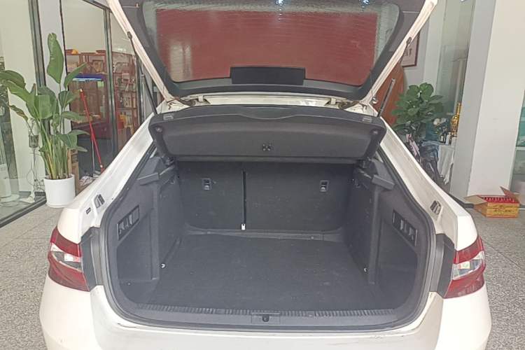 Used Skoda Superb 2016 TSI280 DSG Innovation Edition Trunk