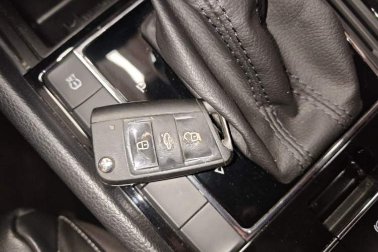 Used Skoda Superb 2016 TSI330 DSG Smart Drive Edition Vehicle Key