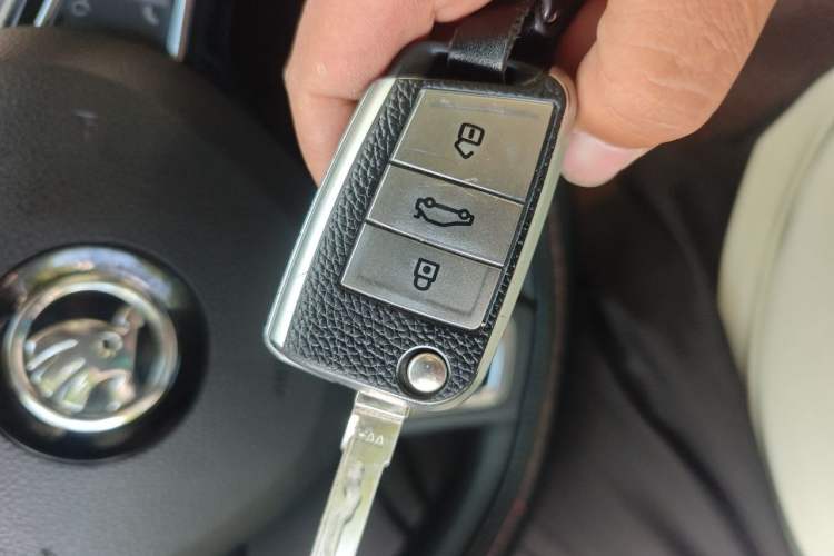 Used Skoda Superb 2016 TSI280 DSG Advanced Edition Vehicle Key