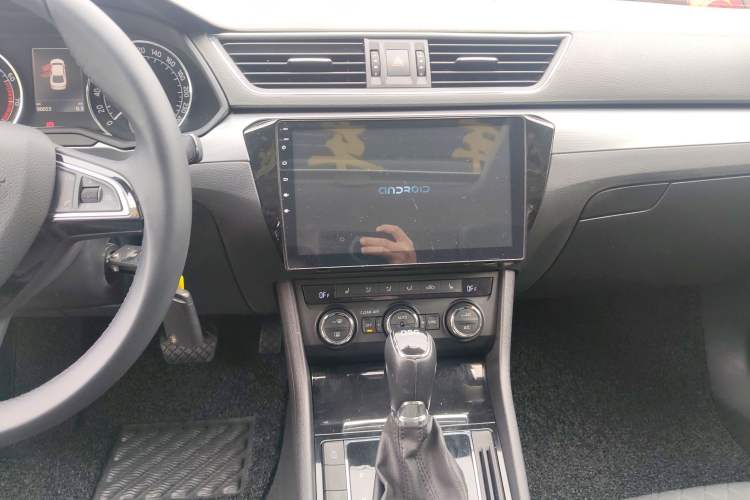 Used Skoda Superb 2016 TSI280 DSG Innovation Edition Audio And AC Panel