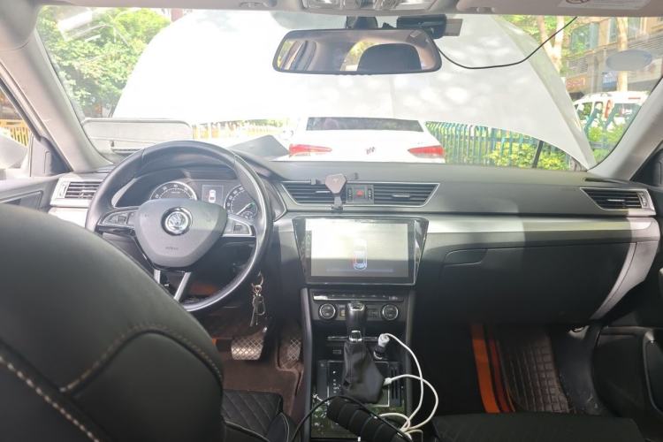 Used Skoda Superb 2016 TSI280 DSG Innovation Edition Center Console