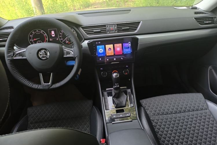Used Skoda Superb 2016 TSI330 DSG Innovation Edition Center Console