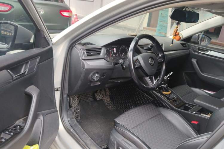 Used Skoda Superb 2016 TSI280 DSG Innovation Edition Driver Seat