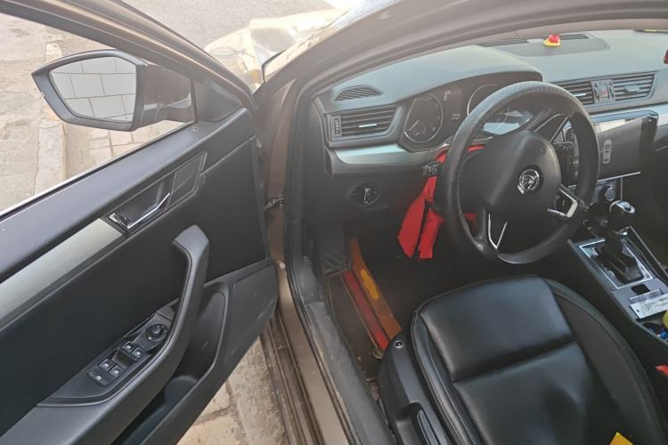 Used Skoda Superb 2016 TSI280 DSG Advanced Edition Driver Seat