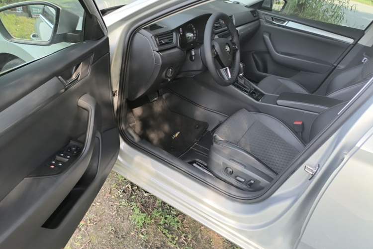 Used Skoda Superb 2016 TSI330 DSG Innovation Edition Driver Seat