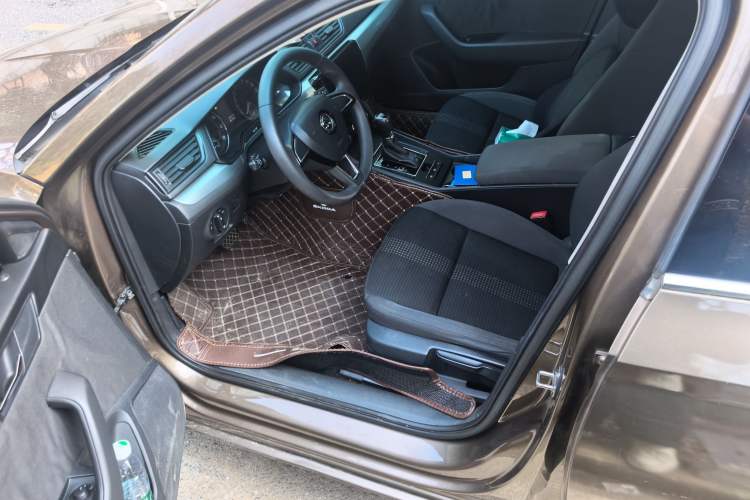 Used Skoda Superb 2016 TSI280 DSG Advanced Edition Driver Seat