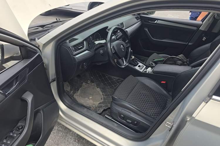 Used Skoda Superb 2016 TSI330 DSG Innovation Edition Driver Seat